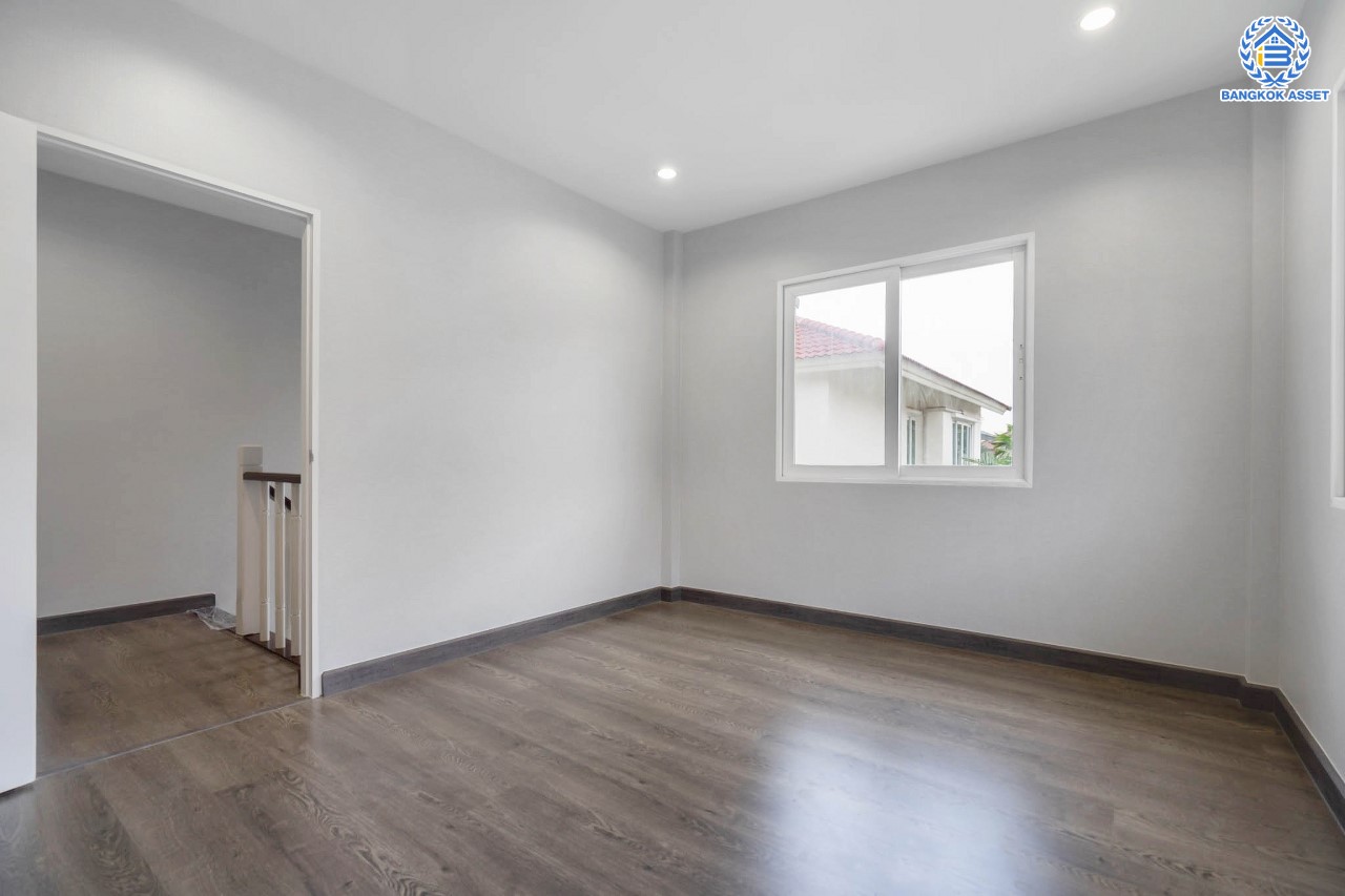 บ้านมือสองตกแต่งใหม่ ม.คาซ่าวิลล์ ราชพฤกษ์-รัตนาธิเบศร์2 แบรนด์ Q.House ต่อเติมครบพร้อมเข้าอยู่ เนื้อที่ 63 ตร.ว. ฟังก์ชันจัดเต็ม 3 ห้องนอน 4 ห้องน้ำ 1ห้องแม่บ้าน จอดรถได้ 2 คัน บนทำเลศักยภาพ ติดถนนราชพฤกษ์ และเพียง 10 นาทีถึงรถไฟฟ้า "สถานีบางรักน้อยท่าอิฐ"